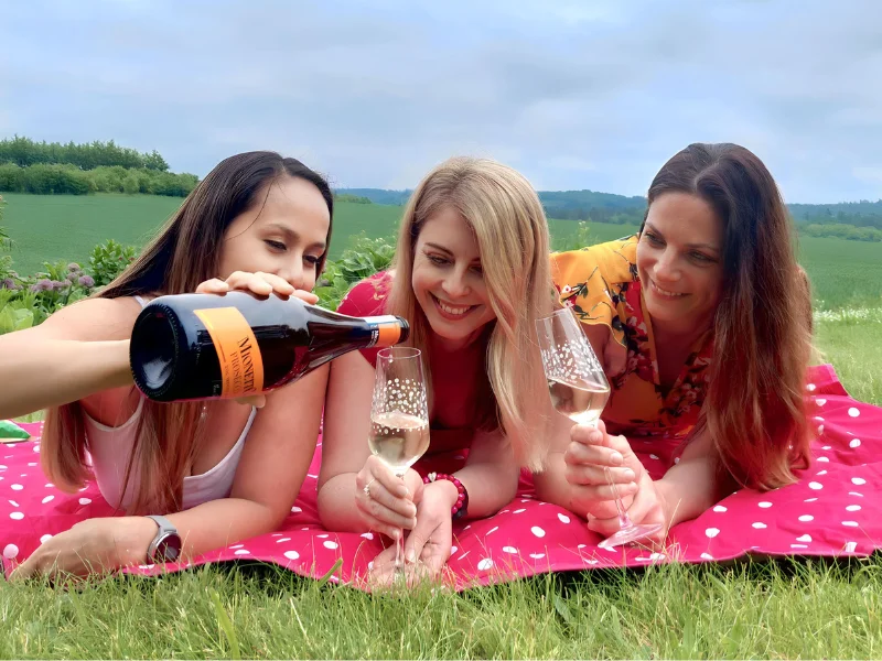 Niky s nejlepšími kamarádkami před tím, než se její život úplně změnil