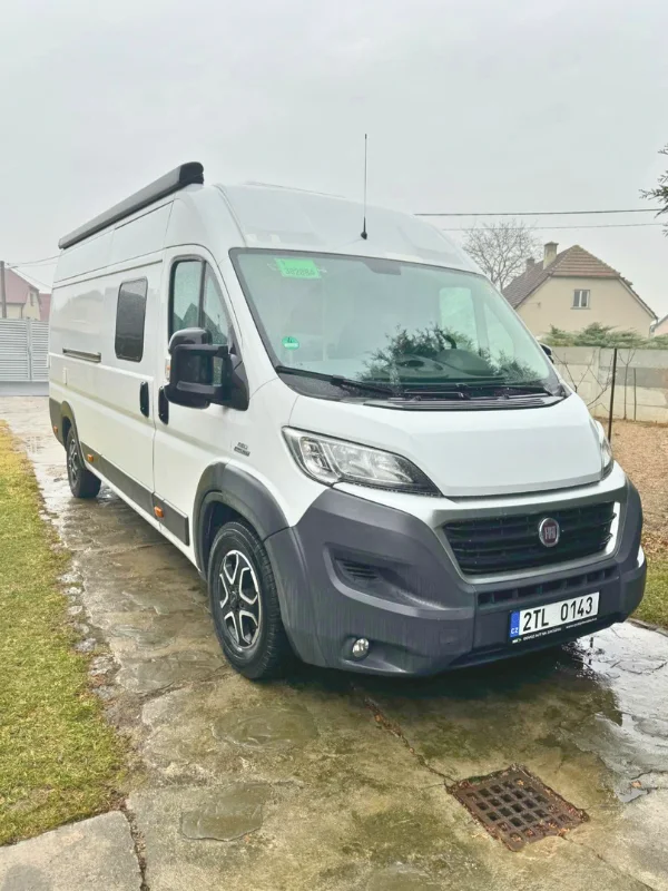 Moje nová obytná dodávka Fiat Ducato krátce po předání.